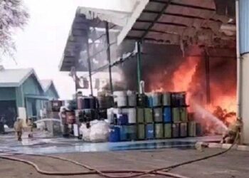 Pabrik Limbah di Jonggol Terbakar, Enam Unit Damkar Dikerahkan