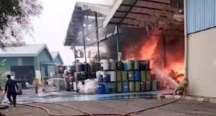 Pabrik Limbah di Jonggol Terbakar, Enam Unit Damkar Dikerahkan