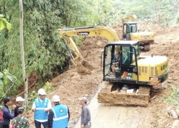 GM PLN Jawa Barat Terjun Langsung Pastikan Kelistrikan di Kampung Ciporekat Sukabumi Pulih