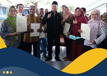 Serahkan Sertipikat Elektronik Kepada Warga Manggar, Menteri Nusron : Tidak Ada Hambatan pada PTSL