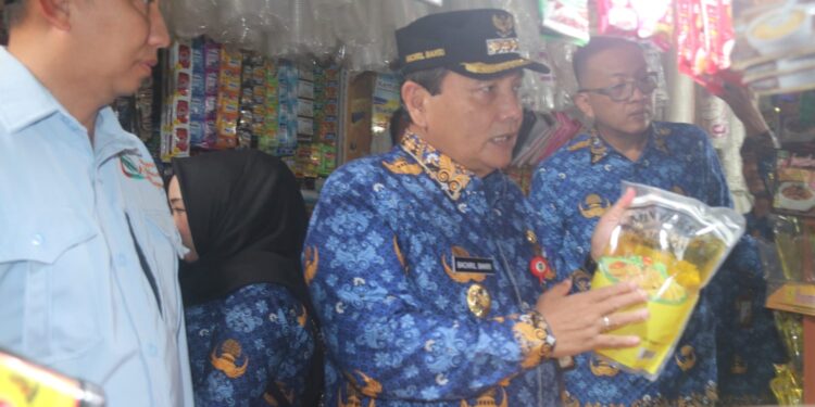 Stabilkan Harga Jelang Nataru, Pj Bupati Bogor Sidak Pasar Cibinong