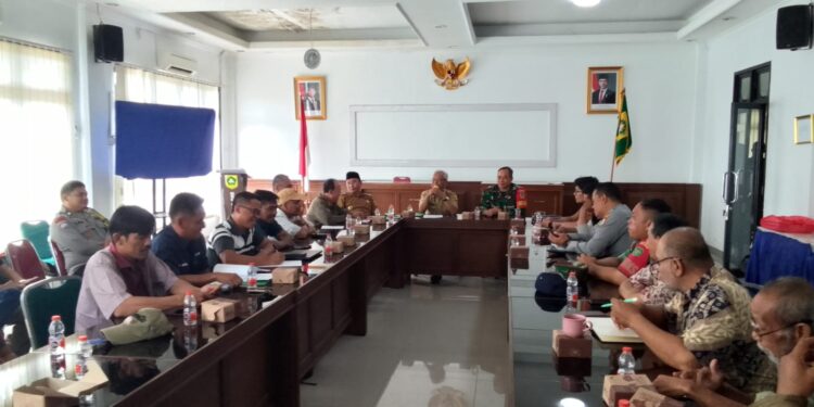 Kesalahfahaman Warga Perum Grand Kahuripan vs Kades Klapanunggal berujung Kesepakatan