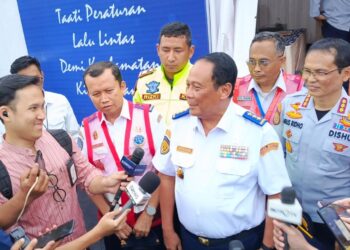 Wamen Perhubungan Naik Gunung Tinjau Langsung Jalur Puncak