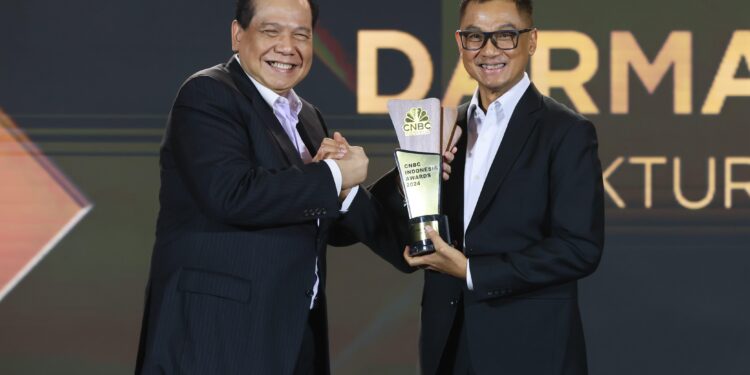 Hattrick !!! Dirut PLN Darmawan Prasodjo Kembali Dinobatkan Jadi CEO Of The Year 2024