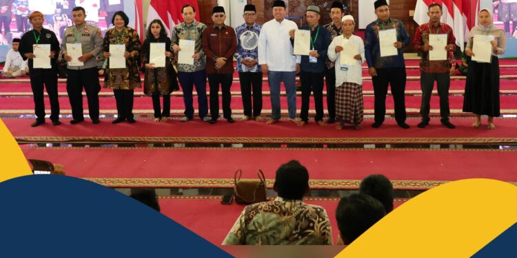 Serahkan 1.334 Sertipikat se-Banten, Menteri Nusron Komitmen Tingkatkan Sertipikasi Tanah Wakaf dan Rumah Ibadah