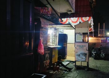 Ngeri, Depan Kantor Kelurahan Kebon Kelapa ada Penjual Obat Golongan G