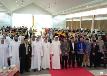 STIS Al Wafa Gelar Wisuda Ke-2, Menteri Ketenagakerjaan RI Hadir dan Sampaikan Pesan Penting