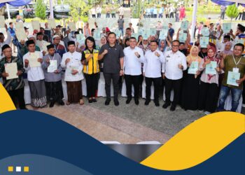 Menko AHY dan Wamen Ossy Serahkan Setipikat Tanah untuk Warga Lebak