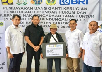 Kakan Bogor II Saksikan Langsung Pemberian Uang Ganti Rugi Bendungan Cibeet di Cariu