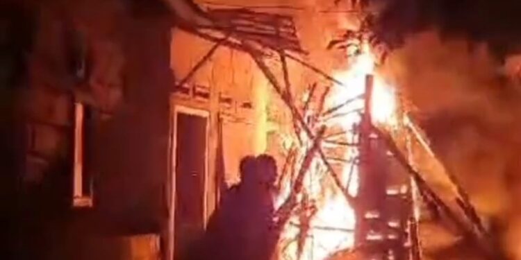 Tiga Unit Rumah di Lulut Hangus Terbakar