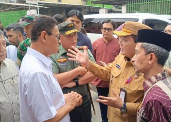 Wamen ESDM Yuliot Tanjung Tinjau Distribusi Gas Elpiji 3 Kg di Kediaman Presiden RI, Warga Keluhkan Antrean Panjang