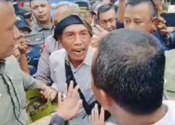Viral..!! Warga Tangerang Protes Kelangkaan Gas Elpiji 3 Kg di Depan Bahlil Lahadalia