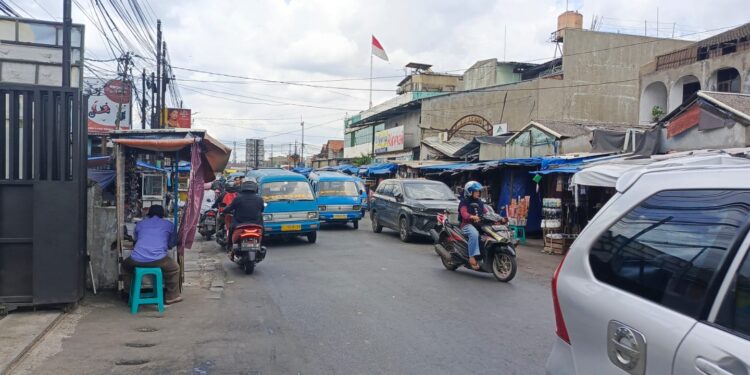PKL di Pasar Citeureup 2 Sebabkan Kemacetan, Pengelola Pasar Pasrah