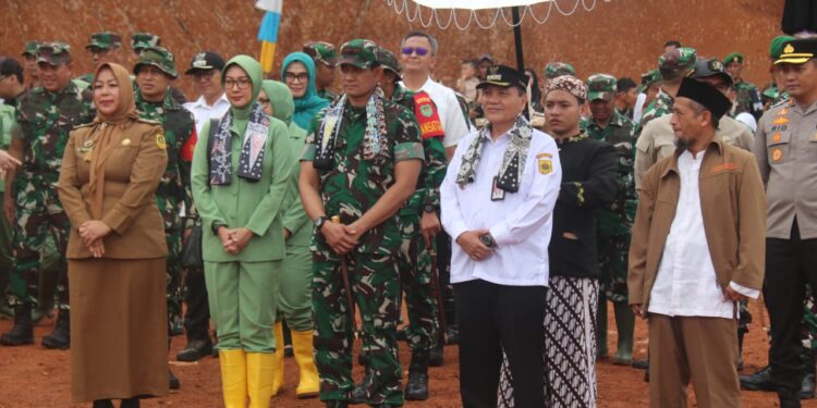 Pj Bupati Bogor Buka Program TMMD ke-123 di Desa Karacak