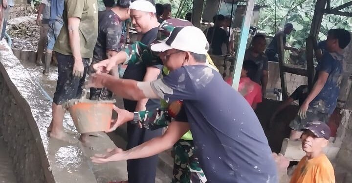 Gotong Royong Wujud Kebersamaan Warga Bantarjati