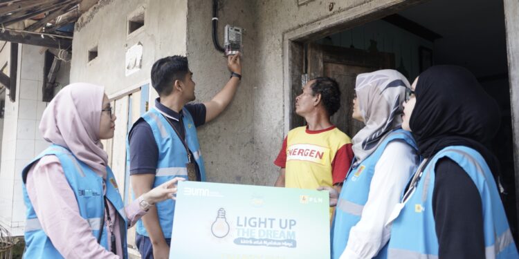 PLN Jabar Smile Run 2025 Berikan Terang Bagi Rumah dan Mimpi Masyarakat Kurang Mampu di Jabar