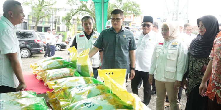 Pemkab Bogor dan Kadin Gelar Bazar Pangan Murah Untuk Masyarakat