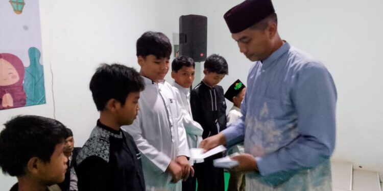 Berbagi Kasih, Pemdes Limusnunggal Santuni Ratusan Anak Yatim