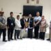 Pemdes Gunungputri Berikan 400 Mushaf Al-Qur’an ke Lokasi Bencana Banjir