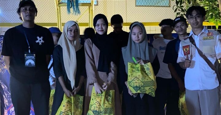 Alumni SMK 2 Amal Mulia Klapanunggal Berbagi kepada Siswa Anak Yatim