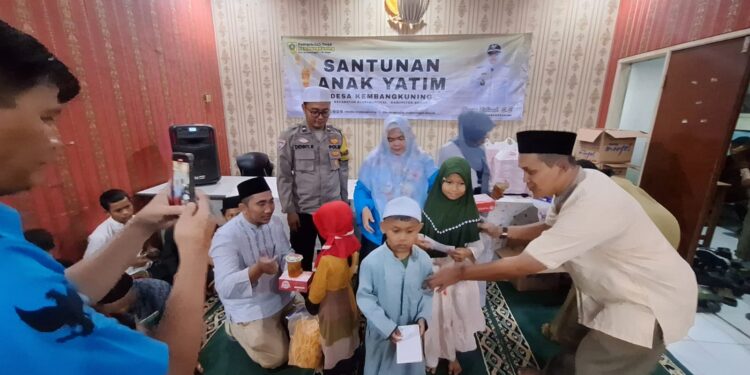 Pemdes Kembangkuning Berbagi Kebahagiaan dengan Anak Yatim