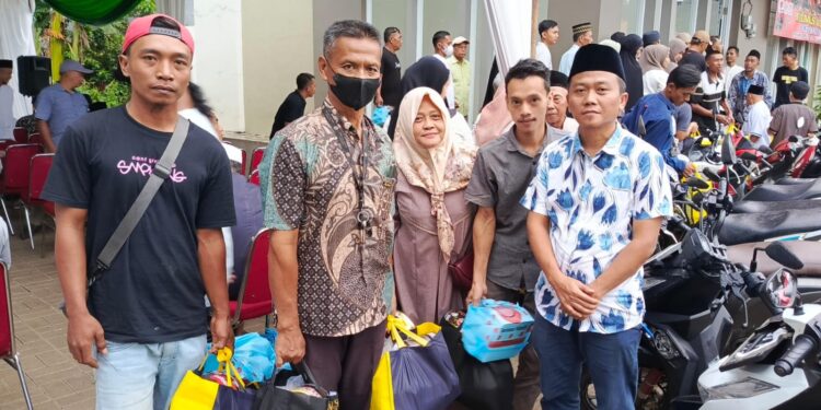 Rudi Sabana Bagikan Bingkisan dan Gelar Buka Bersama di Desa Gandoang