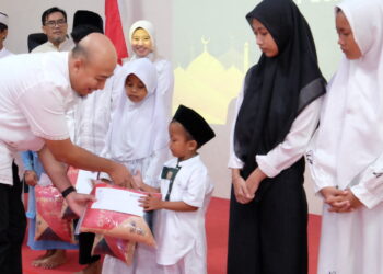 Berbagi Berkah di Bulan Suci Ramadan, Solusi Bangun Indonesia Pabrik Narogong Berikan Santunan dan Sembako Bagi Masyarakat