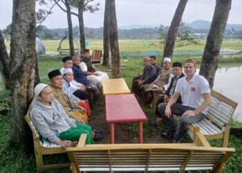 Melalui Buka Puasa Bersama Warga, Wujud dari Sikap Santri Saling Mengenal dengan Warga Lingkungan