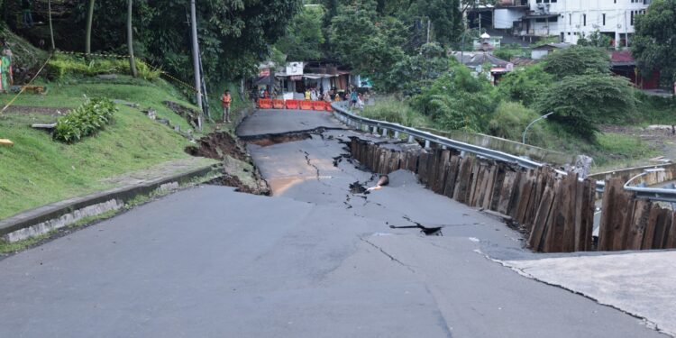 Wakil Wali Kota Tinjau Kondisi Jalan Batutulis, 3 Hari Terakhir Tercatat 25 Bencana