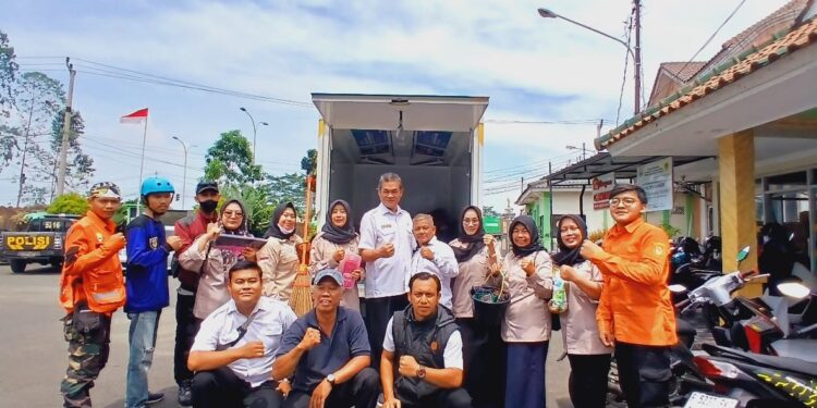 PKK Desa Gunung Putri Salurkan Bantuan untuk Korban Banjir di Bojongkulur