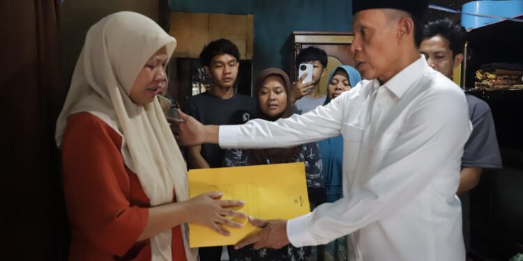Wakil Bupati Jaro Ade Kunjungi Keluarga Korban Hanyut di Sukajaya