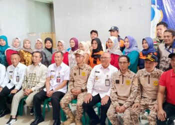 Kapuslola Kemhan Berikan Bantuan kepada Korban Banjir Bandang di Desa Leuwinutug