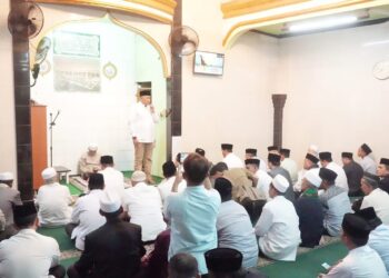 Bupati Rudy Susmanto Taraweh Keliling Perdana di Masjid Al Mansyur Pabuaran