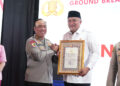 Dukung SMA Kemala Taruna Bhayangkara, Rudy Susmanto Raih Penghargaan Dari Kapolri