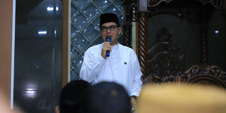 Sekda Wakili Bupati Tarawih Keliling di Masjid Al-Ikhlas Desa Puspasari