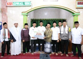 Wakil Bupati Jaro Ade Salurkan Bantuan Sosial dan Bantuan Renovasi Masjid di Wilayah Cigudeg