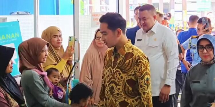 Bupati Bogor Rudy Susmanto Dampingi Wakil Presiden RI Gibran Rakabuming Raka Kunjungi Puskesmas Cibinong