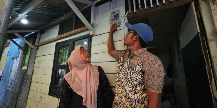 Bulan Ramadan, Donasi Pegawai PLN Beri Sambungan Listrik Gratis Bagi 2.597 Keluarga Prasejahtera