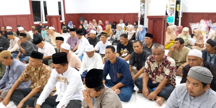 Pemdes Gunung Putri Bagikan 900 Paket Sembako Jelang Idul Fitri
