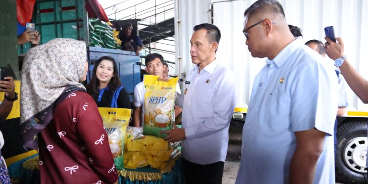 Jaro Ade Pimpin Operasi Pasar di Cileungsi