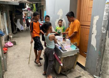 Dari Jalanan Kalimantan ke Sudut Jakarta: Mang Endin, Penjual Papeda yang Dulunya Sopir Truk Sawit