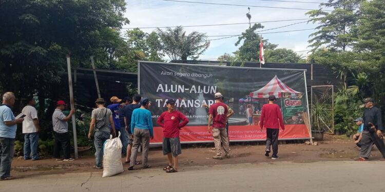 Mundur Masal, RT dan RW di Tamansari Kembalikan Stempel ke Desa
