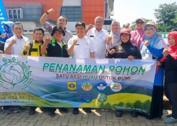Peringati Hari Bumi, KRL Masker Tanam 100 Pohon di Gor dan SMPN 4 Gunung Putri