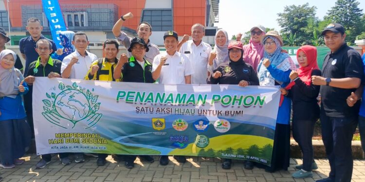 Peringati Hari Bumi, KRL Masker Tanam 100 Pohon di Gor dan SMPN 4 Gunung Putri