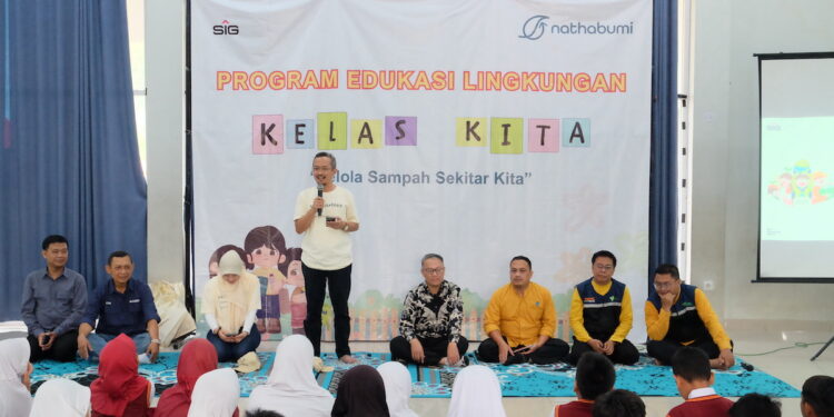 Peringati Hari Bumi, Solusi Bangun Indonesia Beri Edukasi Pengelolaan Sampah Bagi Siswa Sekolah SMART Cibinong