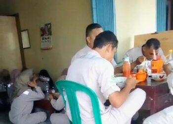 Berkah Lebaran, Pedagang Mie Ayam dan Bakso Laris Manis