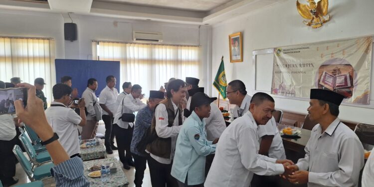 Muspika dan Masyarakat se-Kecamatan Klapanunggal Eratkan Silaturahmi dengan Halal Bihalal