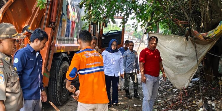 Pemdes Mekarsari Gercep Atasi Tumpukan Sampah di Jalan Raya Cileungsi-Jonggol