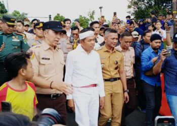 Tinjau Jalan Ambles di Batutulis, Dedi Mulyadi: Segera Bangun Jalur Pengganti