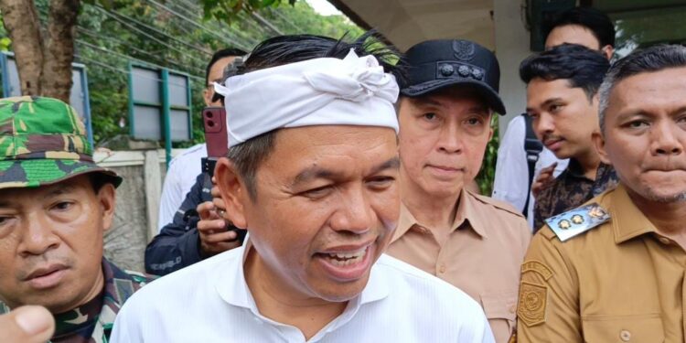 Dedi Mulyadi Kunjungi Situs Prasasti Batutulis dan Bumi Ageung Batutulis